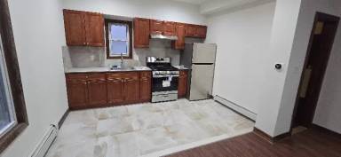 Main picture of 400 E 7th St