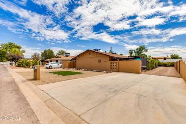 Main picture of 4819 E Cambridge Ave