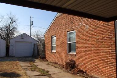 Main picture of 500 E Curtis Dr