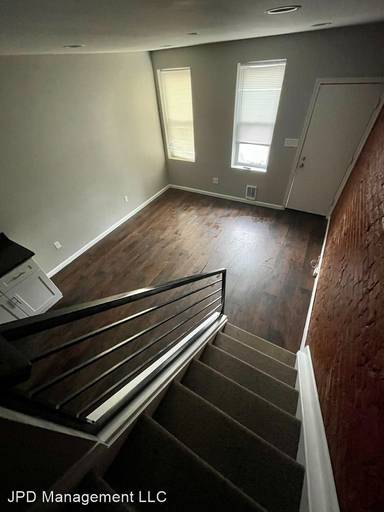 Main picture of 2128 E Lippincott St