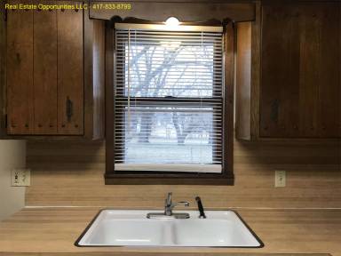 Main picture of 1108 N Kansas Expy
