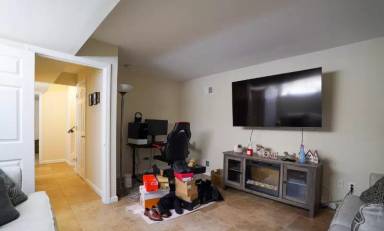 Main picture of 208 Giffords Ln