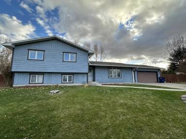 Main picture of 1028 17th Ave SW