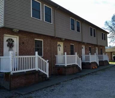 Main picture of 295 School Dr