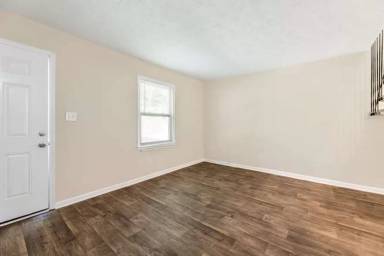 Main picture of 481 Moore St