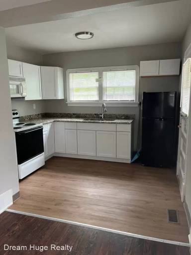 Main picture of 415 Park Ave W