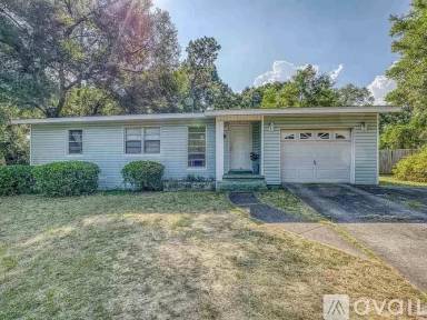 Main picture of 561 Springdale Cir