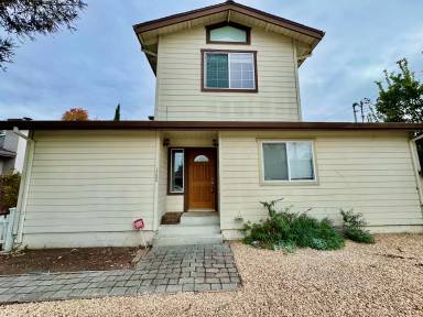 Main picture of 1582 Gordon St