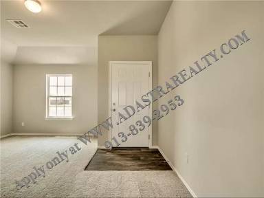 Main picture of 570 W Colleen Ct