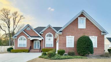Main picture of 423 Sterling Dr