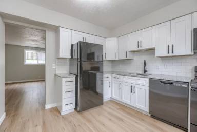 Main picture of 4715 Davenport St