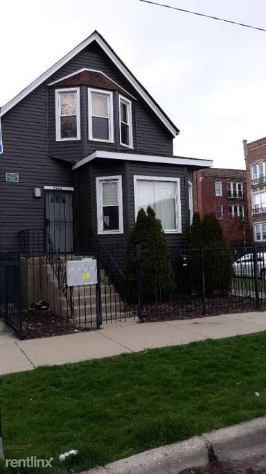 Main picture of 2958 N Whipple St
