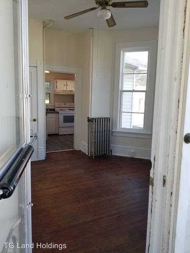 Main picture of 5951 King St