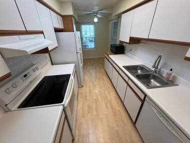 Main picture of 833 Gas Light Ln
