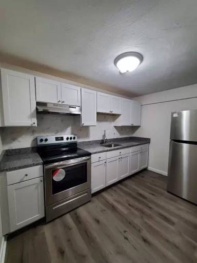 Main picture of 55 Elmwood Park