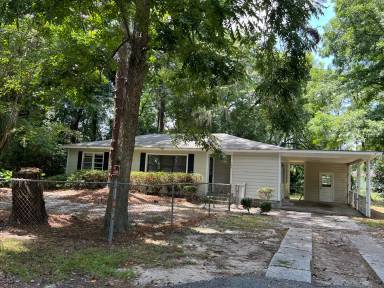 Main picture of 104 Moss Oak Dr