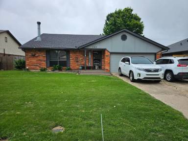 Main picture of 11612 SW 7th St