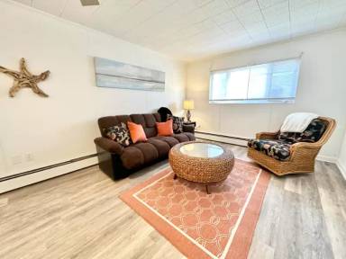 Main picture of 313 W Jefferson St