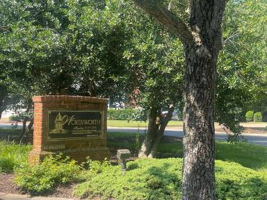 Main picture of 2820 Majestic Oak Ct