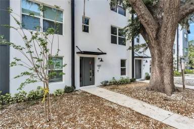 Main picture of 1602 Park Lake St