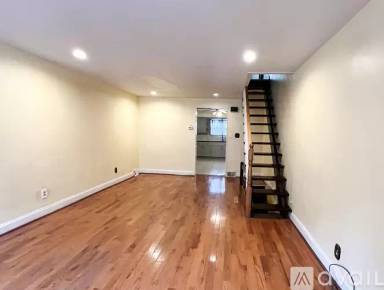 Main picture of 2406 S Alder St