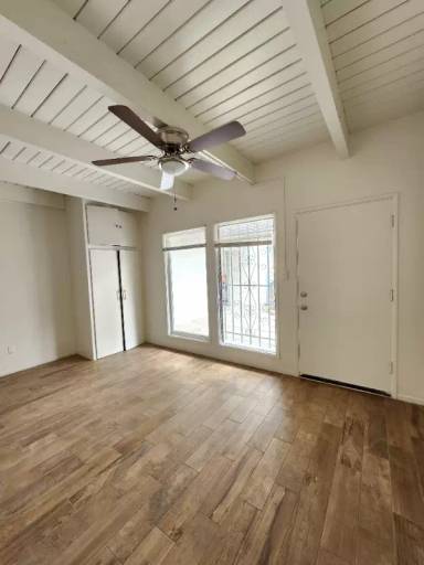 Main picture of 1909 N Beachwood Dr