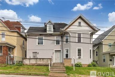Main picture of 630 W Newton St