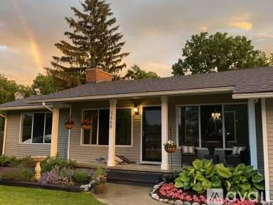 Main picture of 3668 Colonial Dr