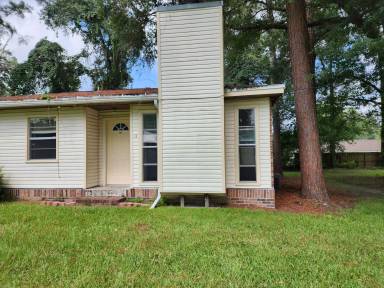Main picture of 118 SE Bracken Way