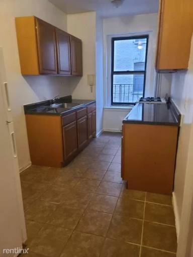 Main picture of 72 Seaman Ave