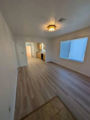 Main picture of 2143 Hope St
