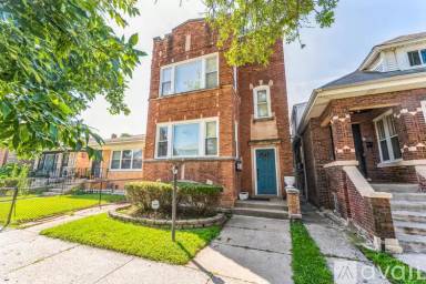 Main picture of 537 E 89th Pl