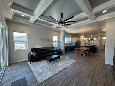 Main picture of 4058 Pacific Loop