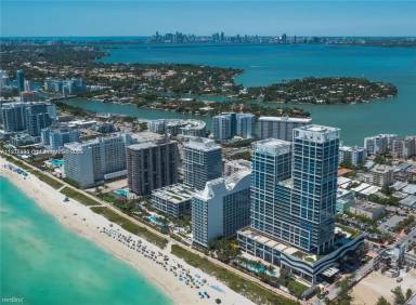 Main picture of Carillon beach