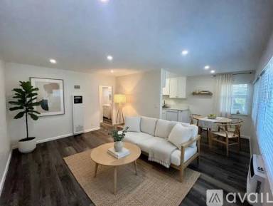 Main picture of 15025 Burbank Blvd