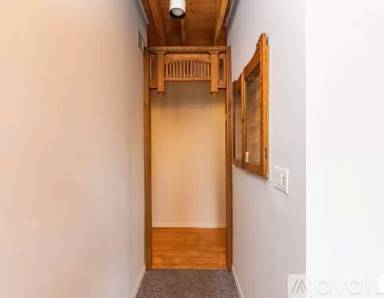 Main picture of 660 W Grand Ave