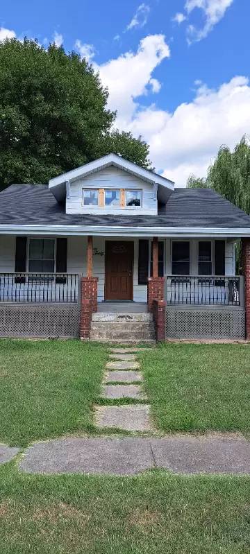 Main picture of 330 Bowman Ave