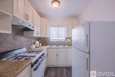 Main picture of 520 W 82nd St