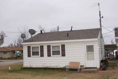 Main picture of 102 Moore St