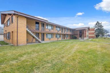 Main picture of 7931 S Kedzie Ave