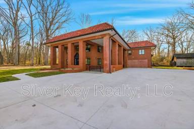 Main picture of 2113 W Madison Ave