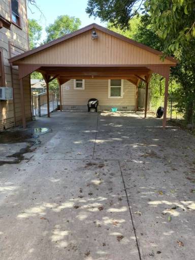 Main picture of 863 Steves Ave