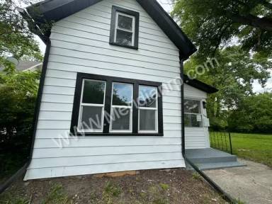 Main picture of 2426 Thompson Ave