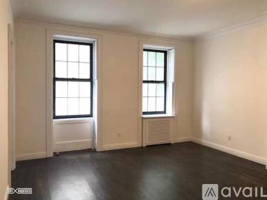 Main picture of 8 W 9th St