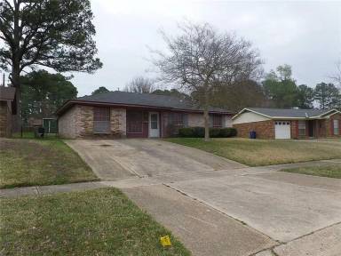Main picture of 9027 Southwood Dr