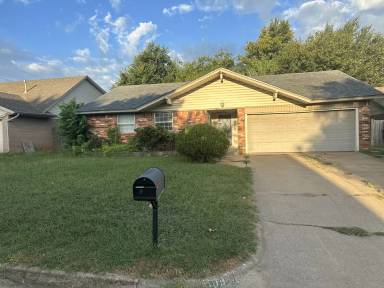 Main picture of 409 S English Dr