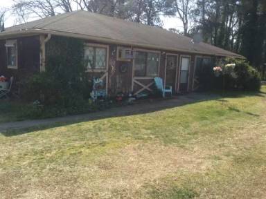 Main picture of 8021 Thompson Rd