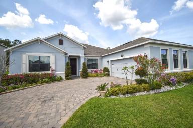 Main picture of 484 Saint Remi Way