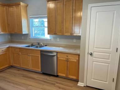 Main picture of 4504 Lee Ave