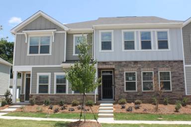 Main picture of 922 Sagecroft Ln